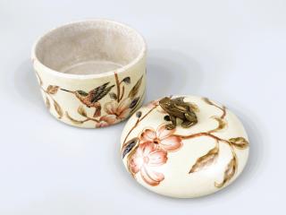 szkatułka z żabką porcelana i brąz