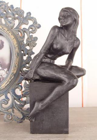 piękna akt kobiecy w stylu art deco