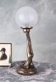 lampa z figurą kobiety w stylu art deco