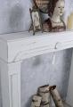 biała obudowa kominkowa styl shabby chic
