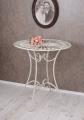 okrągły ażurowy stolik w stylu shabby chic