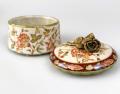bomboniera z różą motywy kwiatowe porcelana i brąz