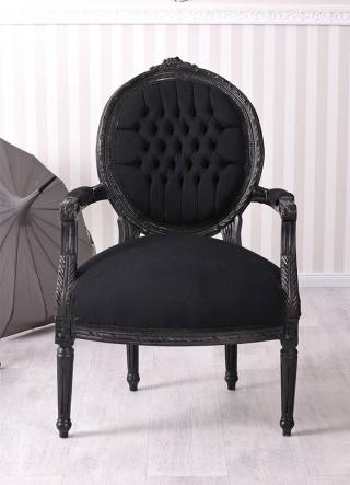 wyjątkowy czarny fotel w stylu barokowym