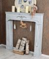 drewniana obudowa kominkowa w stylu shabby chic