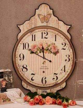 imponujący zegar w stylu vintage