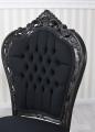 tapicerowane czarne krzesło w stylu barokowym