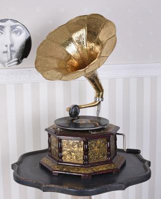 retro gramofon mosiężna tuba ośmiokątna obudowa