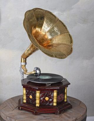retro gramofon zdobiona tuba vintage