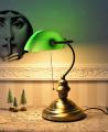 stylowa lampa bankierska z zielonym kloszem