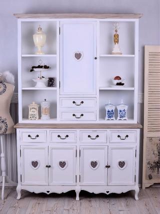kredens z motywem serduszka shabby chic