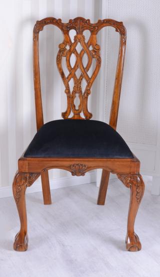 mahoniowe krzesło w stylu chippendale