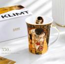 Kubek Gustav Klimt Pocałunek Czarne Tło