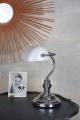lampa bankierska z białym kloszem w stylu belle epoque