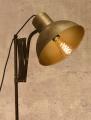 lampa podłogowa na statywie styl industrialny