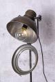 retro lampa stojąca styl industrialny studio loft