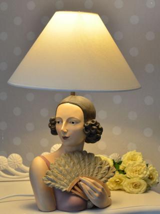 lampa z popiersiem kobiety w stylu art deco