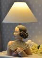 lampa z popiersiem kobiety w stylu art deco