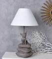 lampa z figurą psa chihuahua na poduszkach