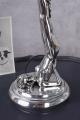 lampa z figurą kobiety w stylu art deco