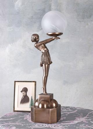 lampa z figurą tancerki w stylu art deco