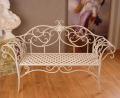 ażurowa ławka ogrodowa w stylu wiktoriańskim