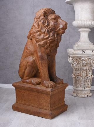 lew na postumencie figura w stylu renesansowym