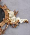 urocze lustro z figurami amorków w stylu barokowym