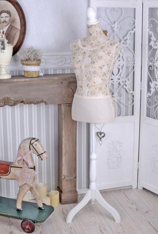 manekin krawiecki w stylu prowansalskim