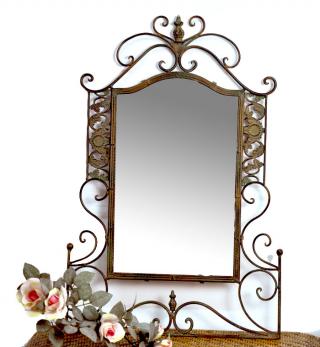 duże lustro w stylu rustykalnym shabby chic