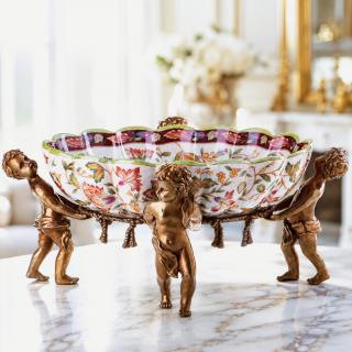 misa z figurami amorków styl barokowy porcelana i brąz
