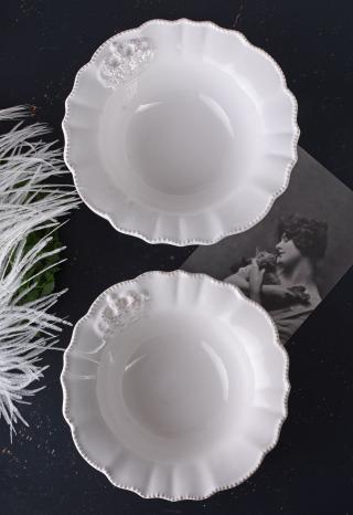 dwie miseczki z motywem korony shabby chic