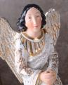 kropielnica z aniołem w stylu barokowym