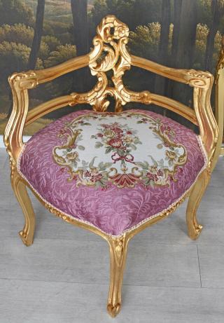narożne siedzisko w stylu barokowym