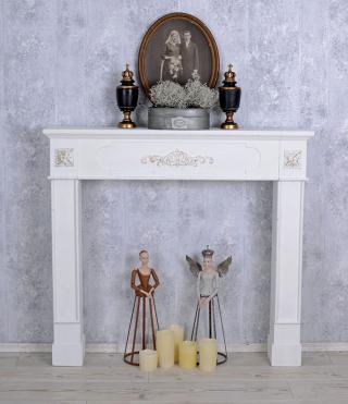 romantyczna obudowa kominkowa w stylu shabby chic