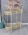 dwupoziomowy kwietnik w stylu shabby chic