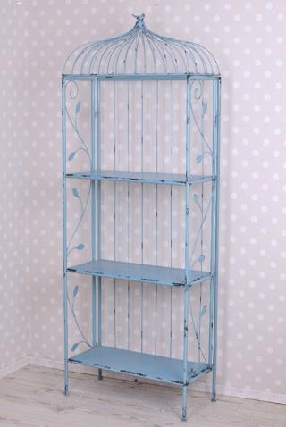 niebieski regał w stylu prowansalskim