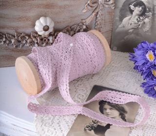 różowa koronka w stylu vintage