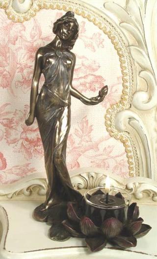 secesyjny świecznik z figurą kobiety veronese