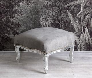 srebrno-szary podnóżek tapicerowany styl barokowy