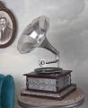 srebrny gramofon z tubą vintage