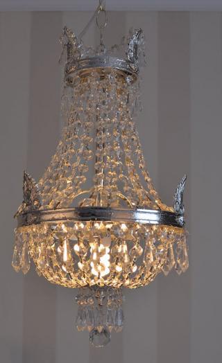 srebrny żyrandol w stylu biedermeier kryształki