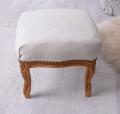 biało-złoty stołek/podnóżek w stylu barokowym
