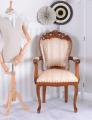 mahoniowy fotel w stylu vintage