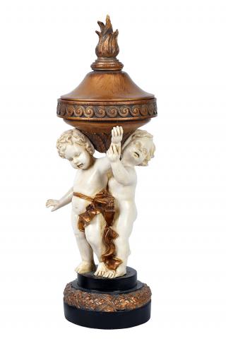 wysoki świecznik z figurami puto w stylu barokowym