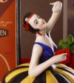 porcelanowa bombonierka z figurą tancerki w stylu art deco
