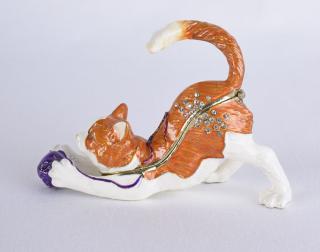 kotek z kłębuszkiem szkatułka w stylu faberge