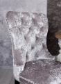 tapicerowane krzesło srebrny aksamit chesterfield
