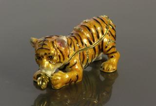 tygrysek ze smoczkiem szkatułka w stylu faberge