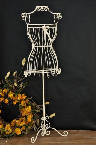 urokliwy manekin w stylu prowansalskim shabby chic