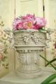 waza na kwiaty z romantycznymi figurami amorów